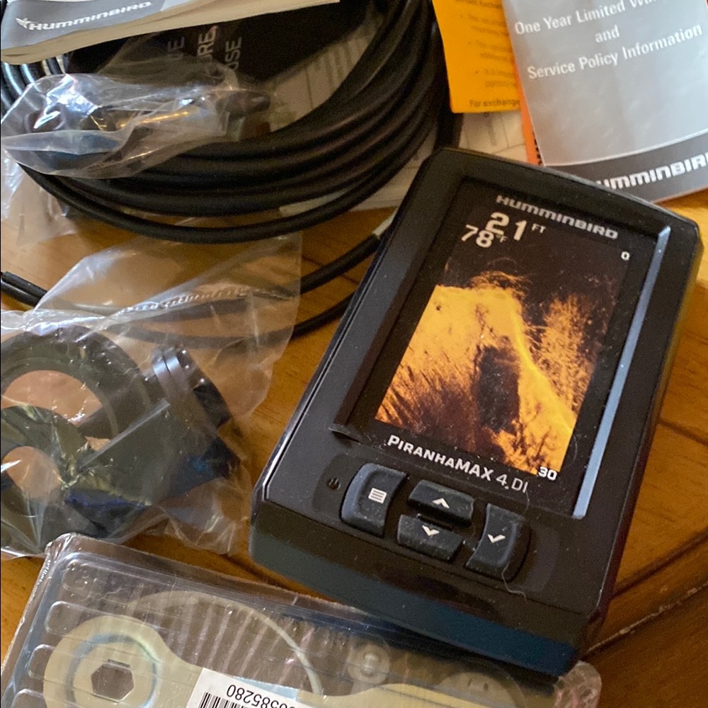 Hummingbird PiranhaMAX 4 DI Fish Finder - Black